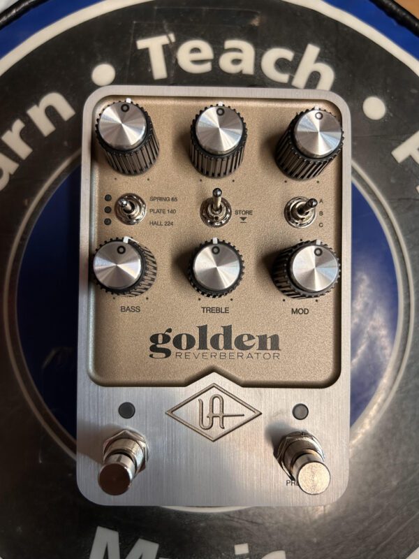 Universal Audio Golden Reverberator An metallic Controller