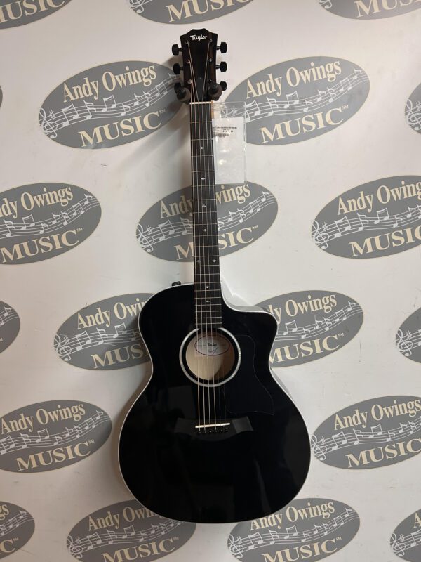 Taylor 214 CE natural finish in black